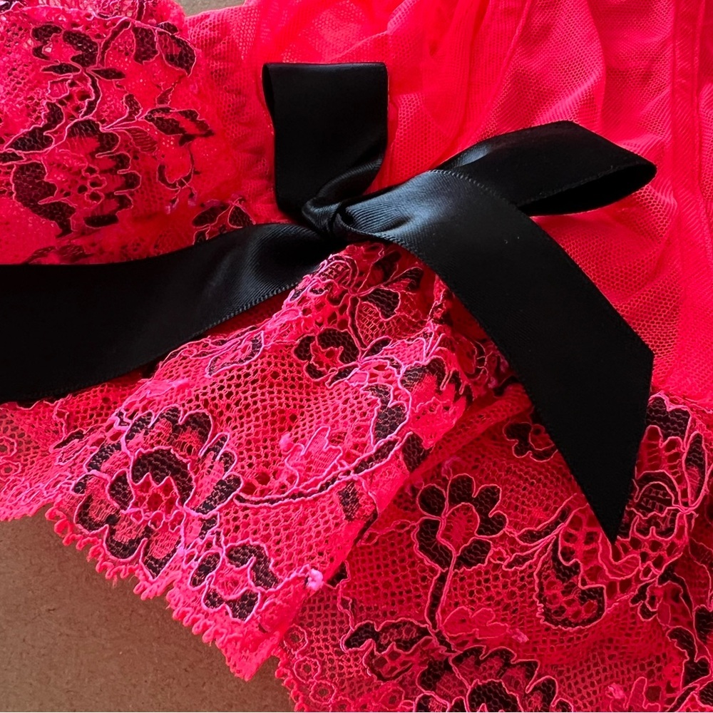 Victoria’s Secret Babydoll Lingerie Set Hot Pink Black Frills Bows size 36 C - Picture 4 of 5